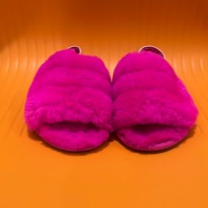 NWOT fluff yeah toddler ugg slippers.